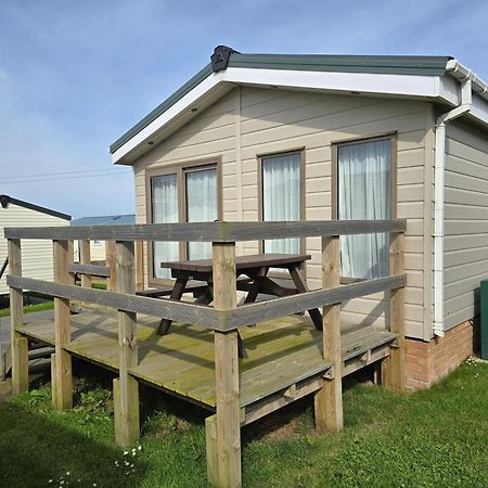 فندق Castaways Holiday Park Bacton  المظهر الخارجي الصورة