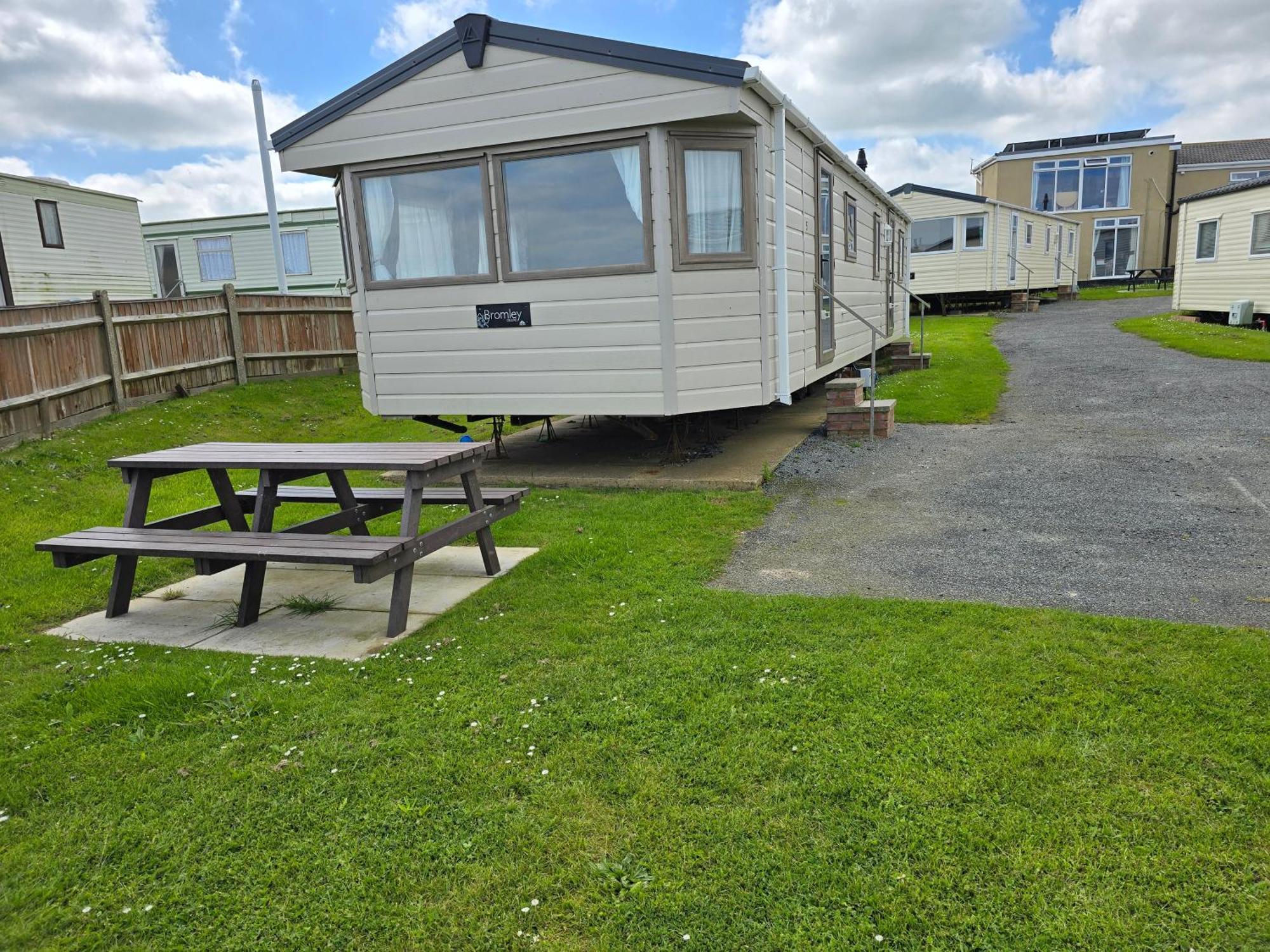 فندق Castaways Holiday Park Bacton  المظهر الخارجي الصورة