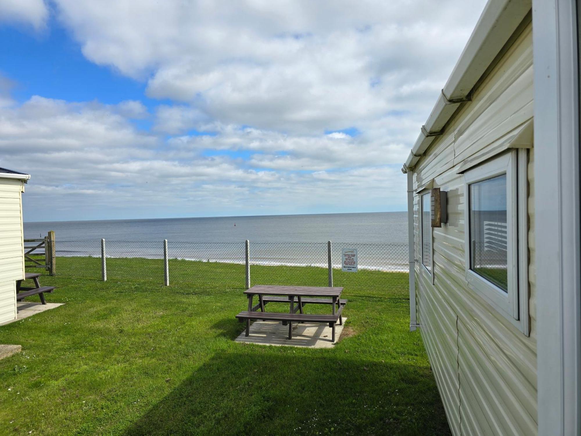 فندق Castaways Holiday Park Bacton  المظهر الخارجي الصورة