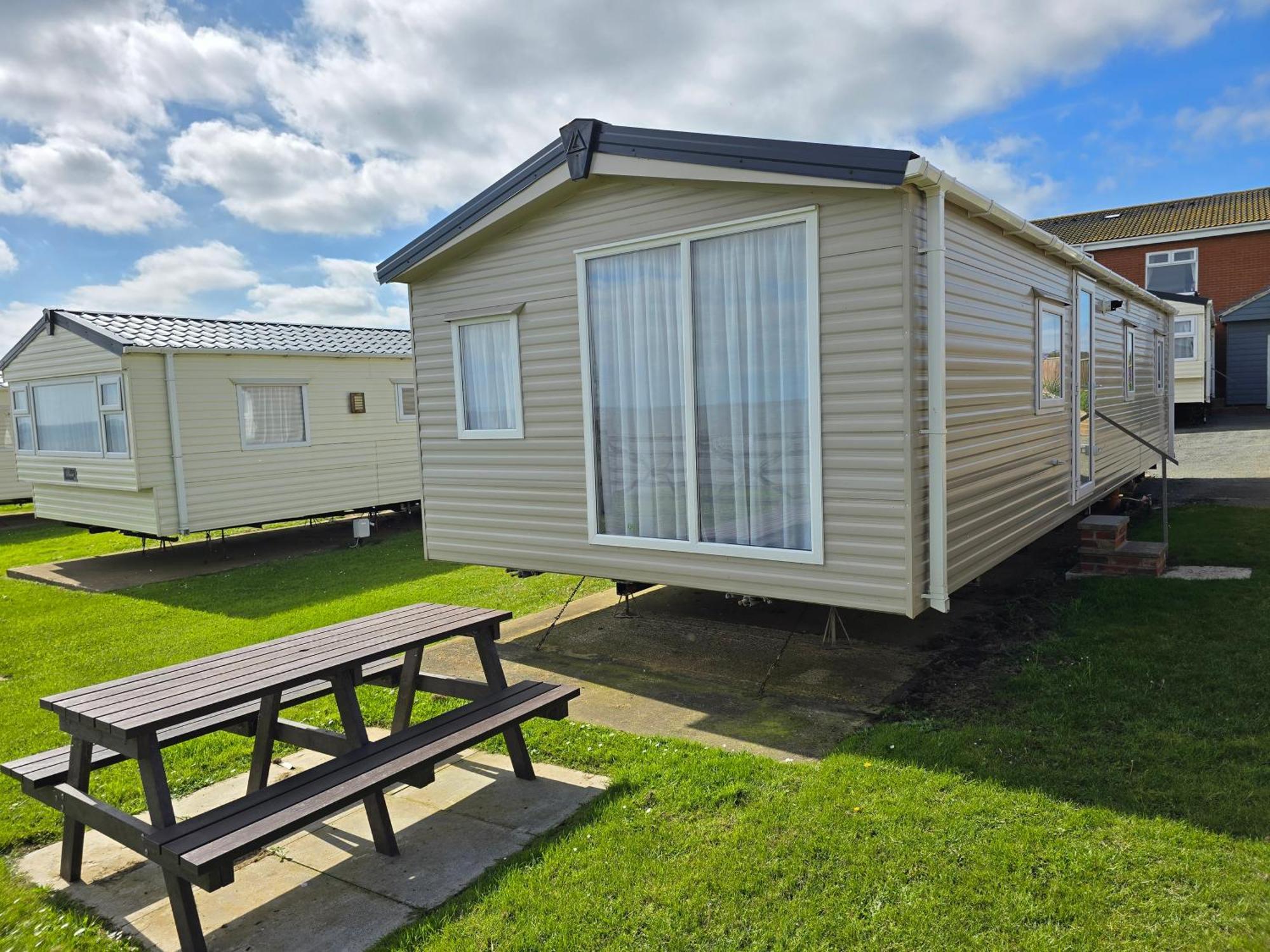 فندق Castaways Holiday Park Bacton  المظهر الخارجي الصورة